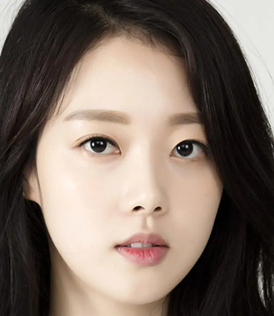 بیوگرافی Yoon Da Young