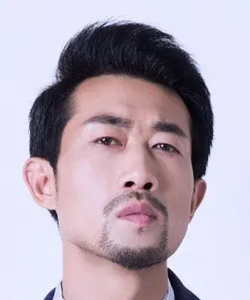 بیوگرافی Xue Yi
