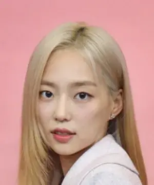 بیوگرافی Jang Ye Eun