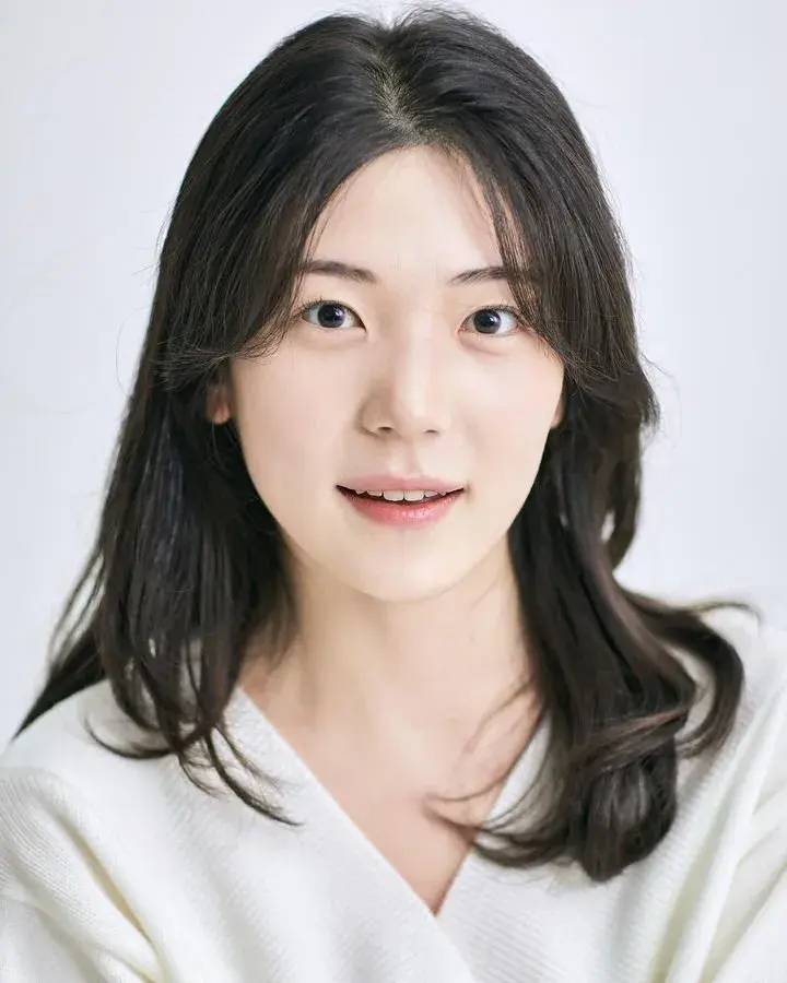 بیوگرافی Kang Shin Hee