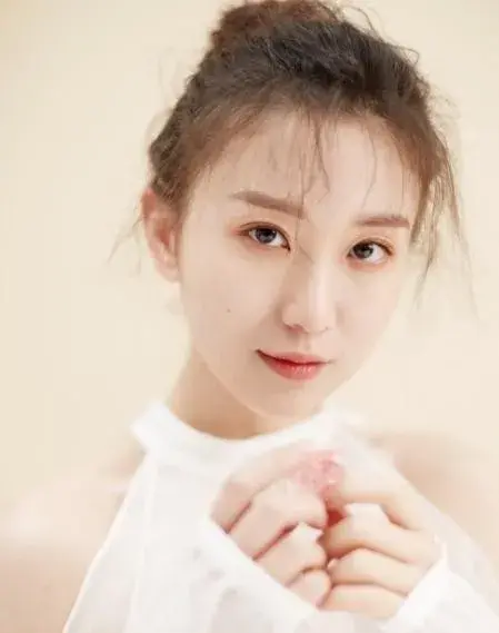 بیوگرافی Zhou Mo