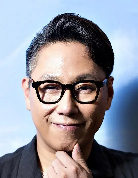 بیوگرافی Yoon Jong Shin