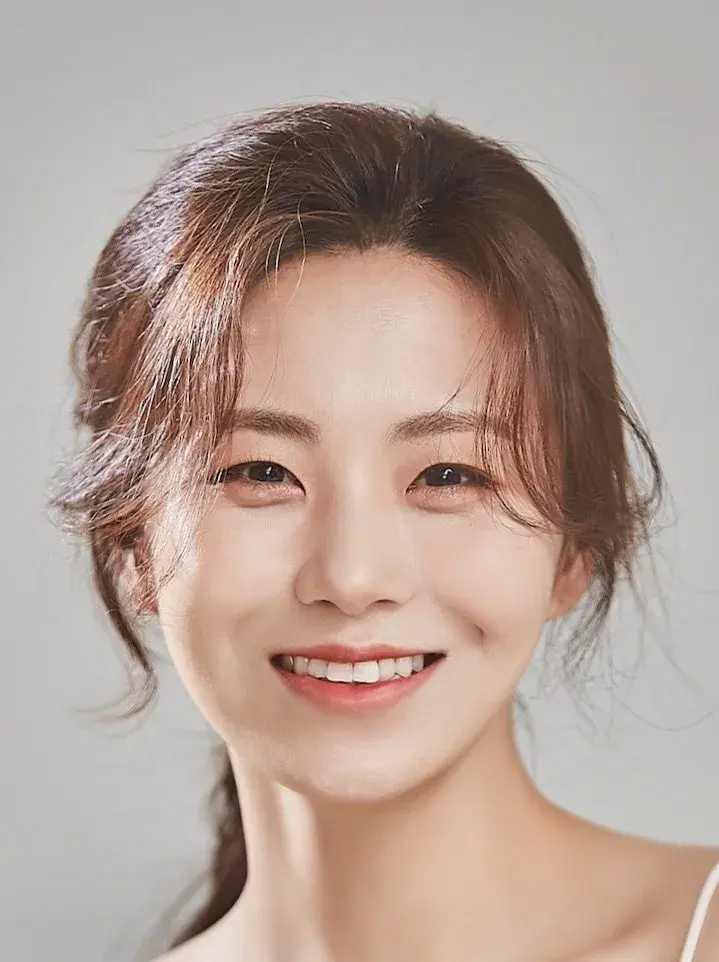 بیوگرافی Hwang Jung Yoon