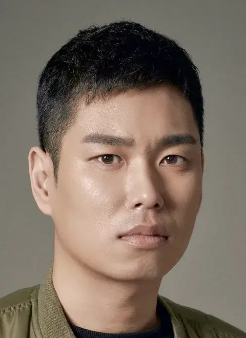 بیوگرافی Lee Kyo Yeob