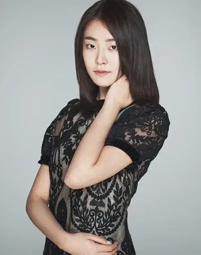 بیوگرافی Shin Yoon Joo