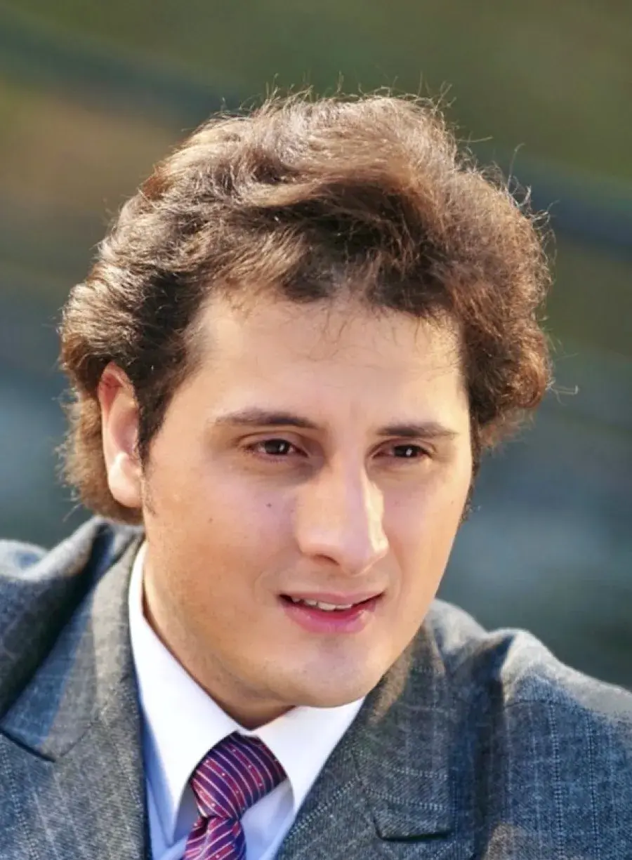 بیوگرافی Ai Mi Er