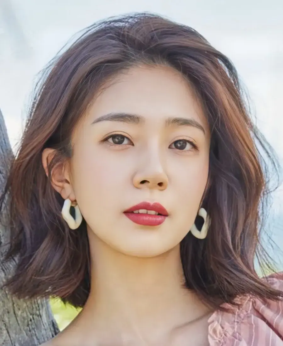 بیوگرافی Baek Jin Hee