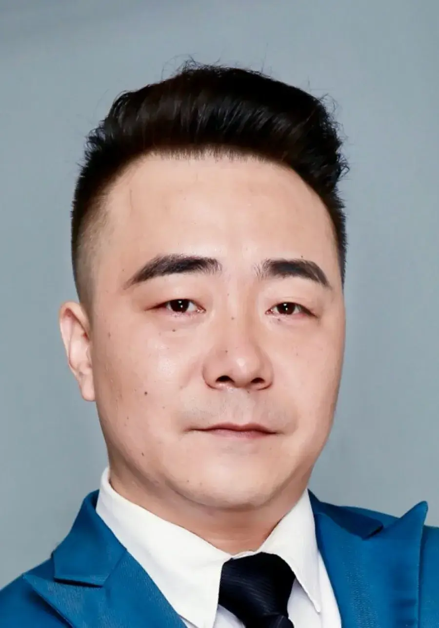 بیوگرافی Lu Yong Jun