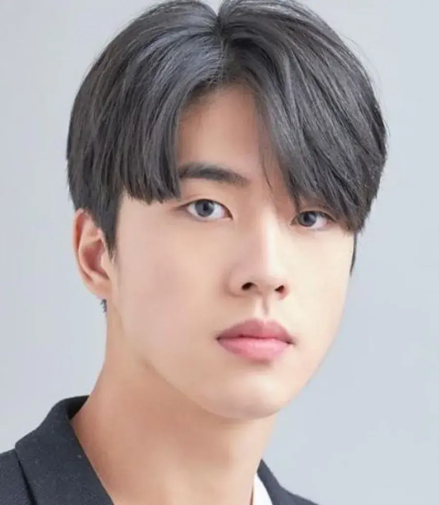 بیوگرافی Cho Han Gyeol