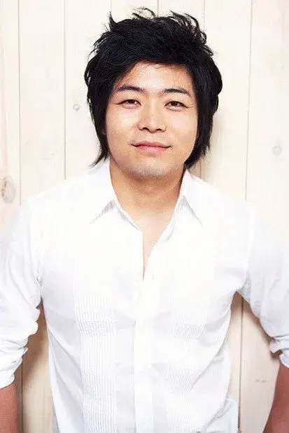 بیوگرافی Min Woo Gi