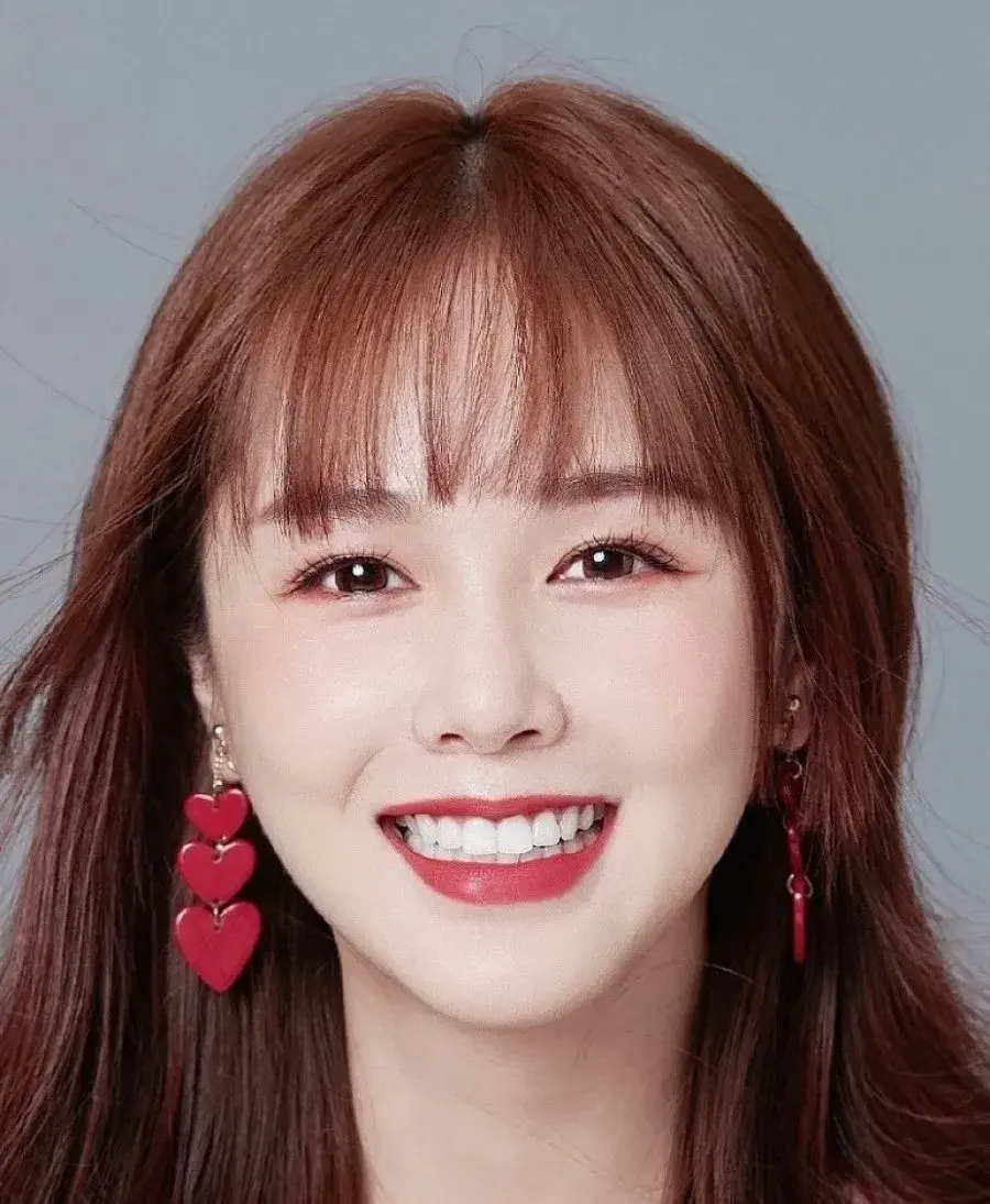 بیوگرافی Jiang Qin Yun