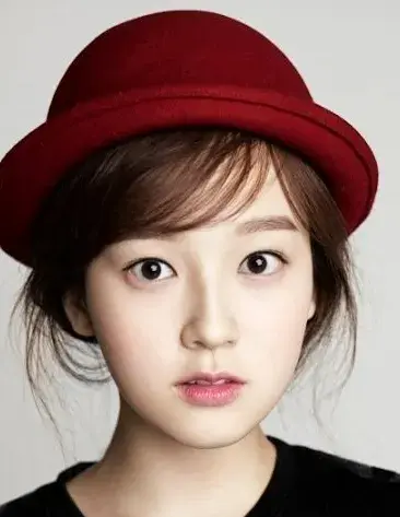 بیوگرافی Yoon Ye Joo