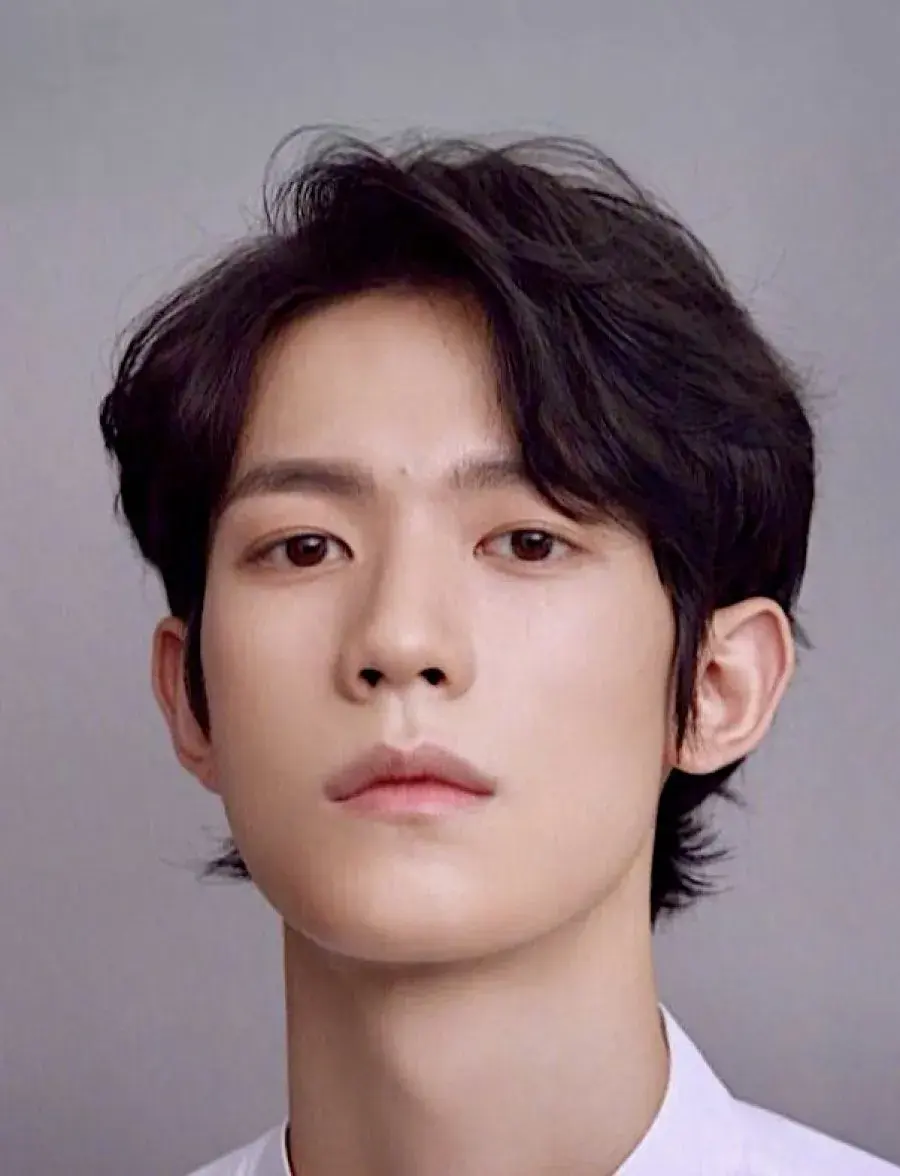 بیوگرافی Wang Yi Jun