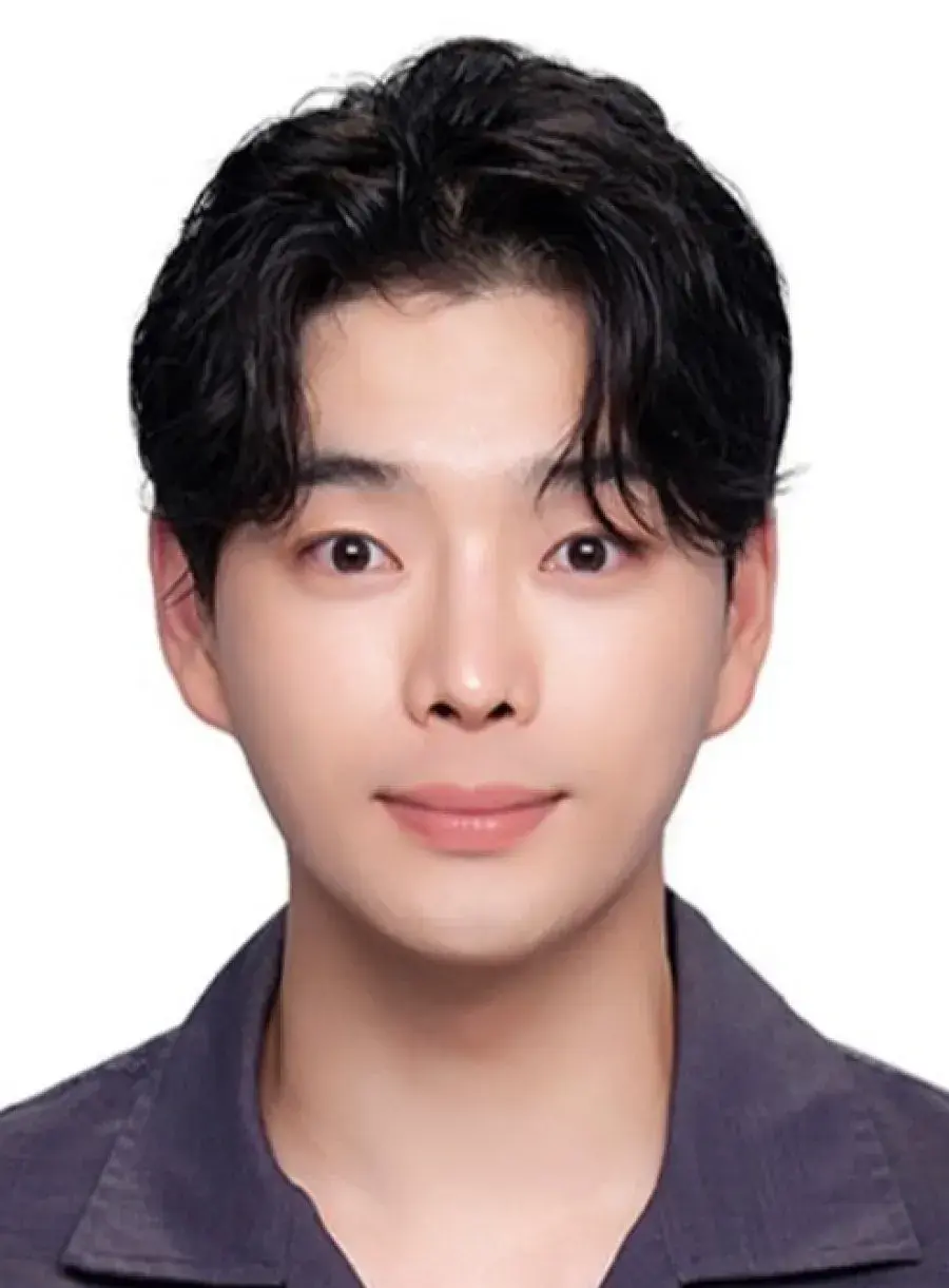 بیوگرافی Jung Hwi Young