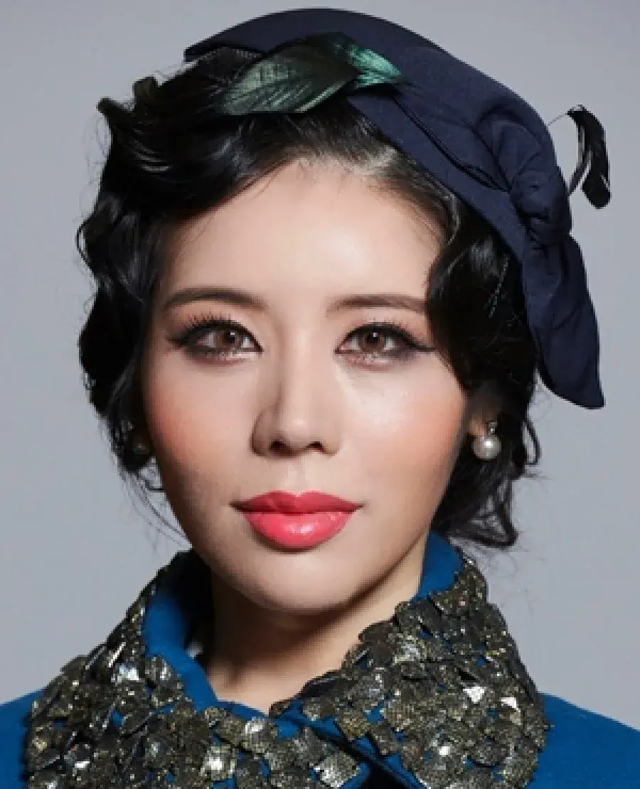 بیوگرافی Yoon Ji In