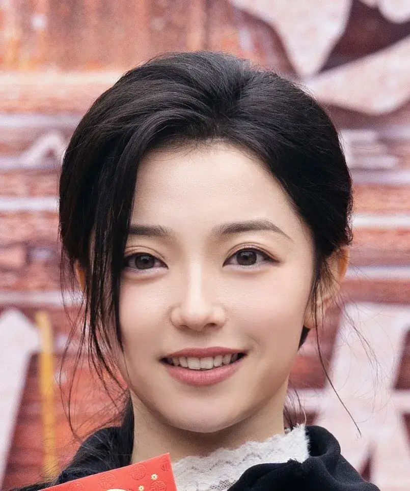 بیوگرافی Wu Ri Li Ge