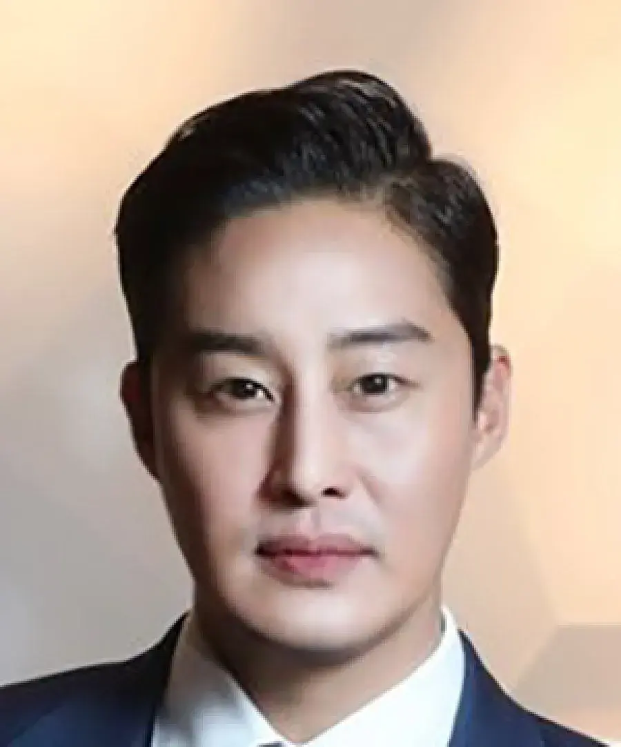 بیوگرافی Lee Kwang Hun