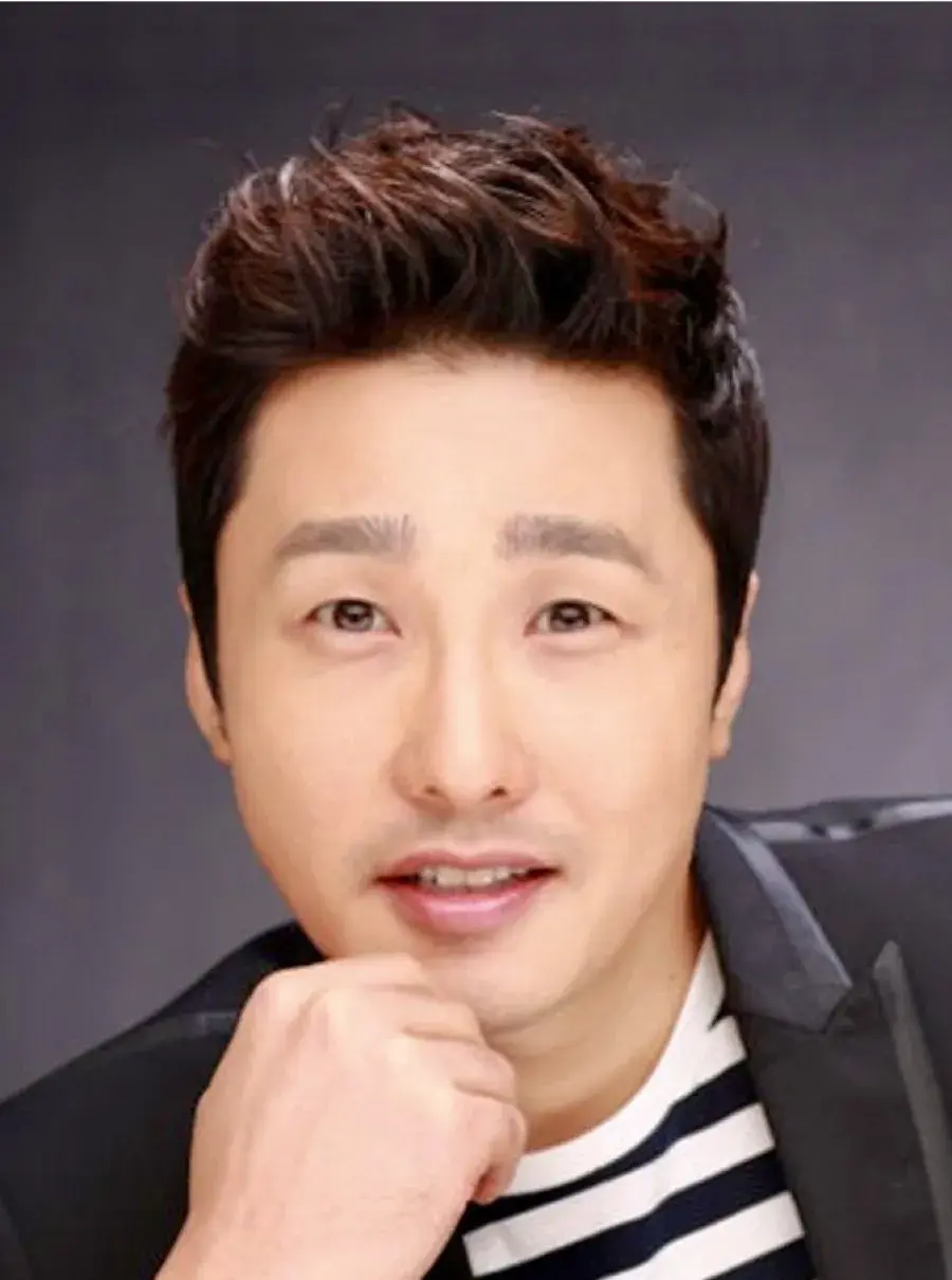 بیوگرافی Hwang Dong Joo
