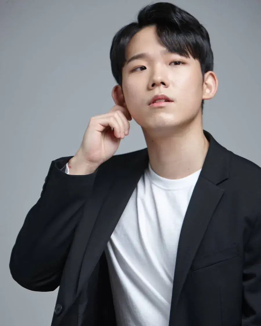 بیوگرافی Yoon Sang Young