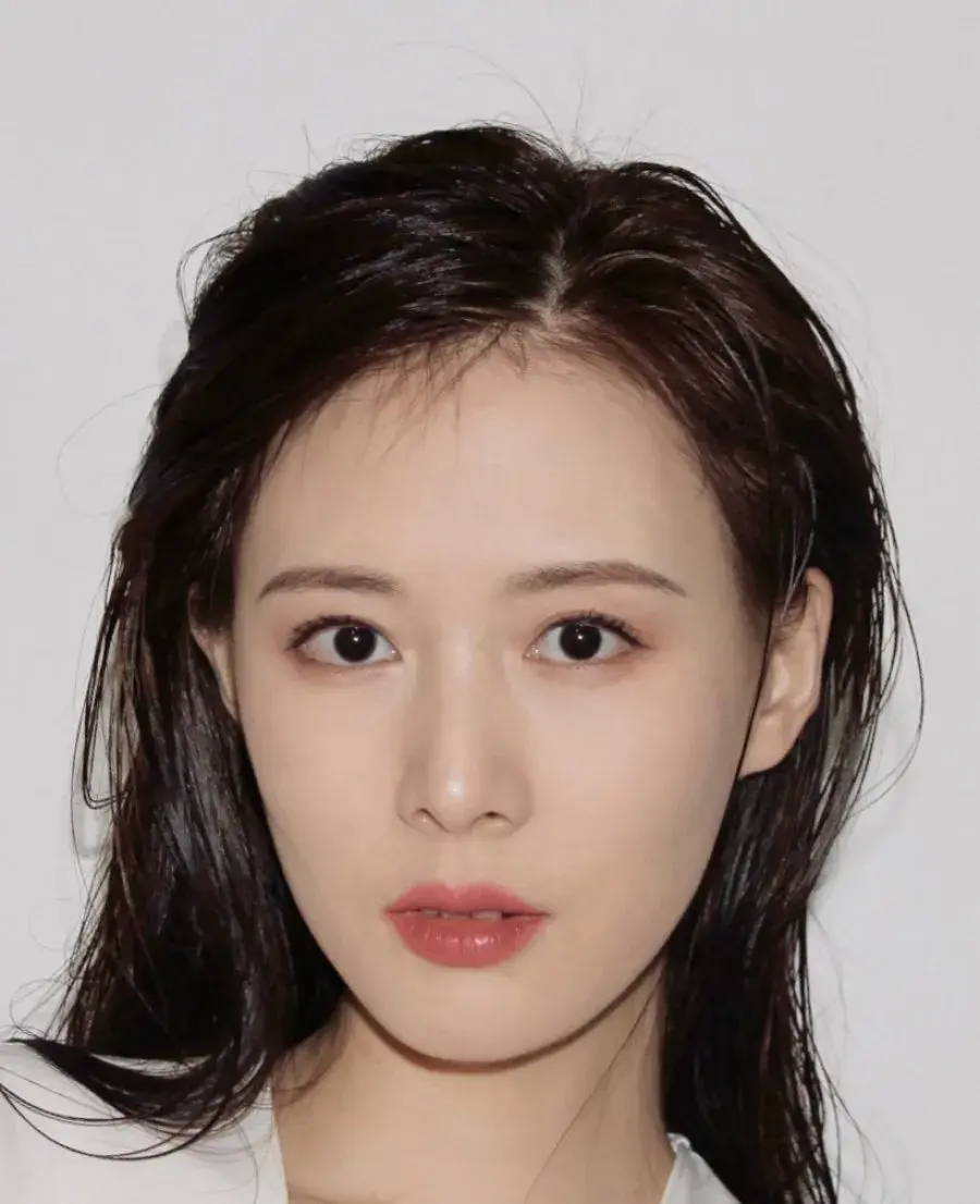 بیوگرافی Long Yi Yi