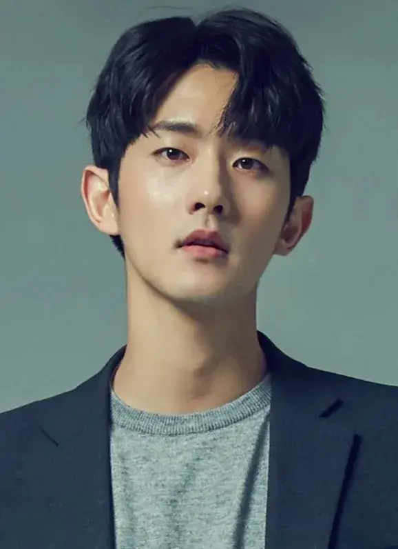 بیوگرافی Bang Joo Hwan