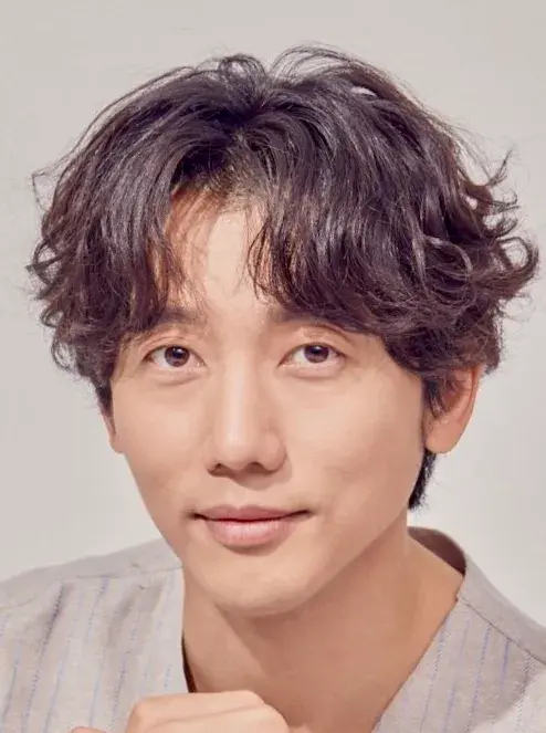 بیوگرافی Kim Yong Woo