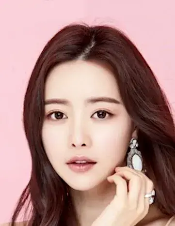 بیوگرافی Hong Soo Ah