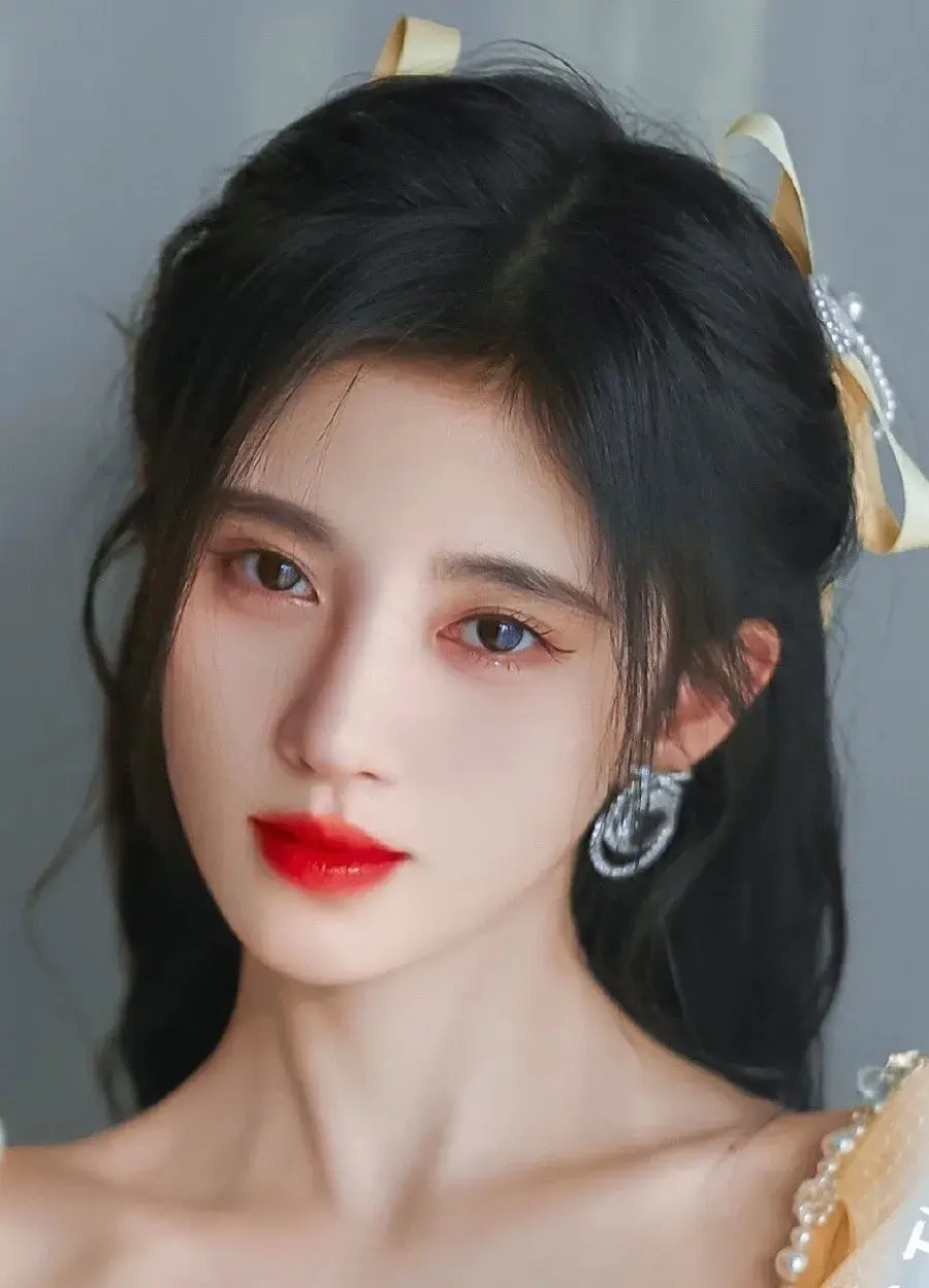 بیوگرافی Ju Jing Yi