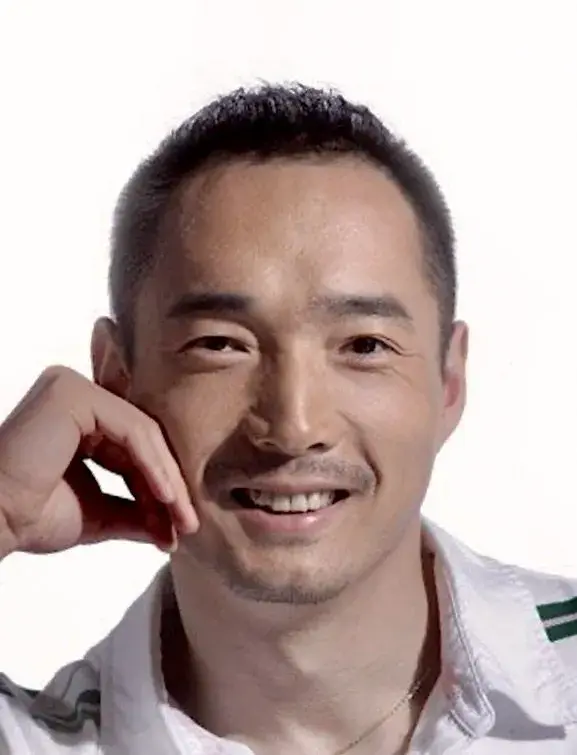 بیوگرافی Li Yi Xiang
