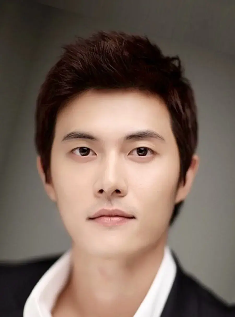 بیوگرافی Lee Hyun Kyoon