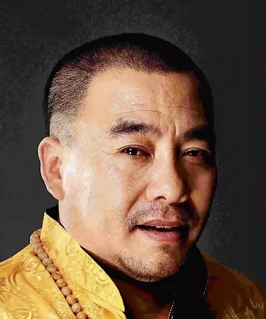 بیوگرافی Zhi Hong