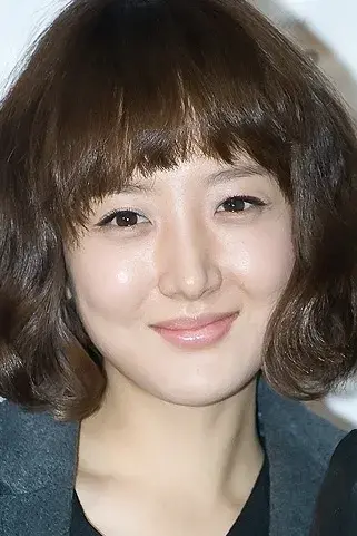 بیوگرافی Hong Yoo Jin