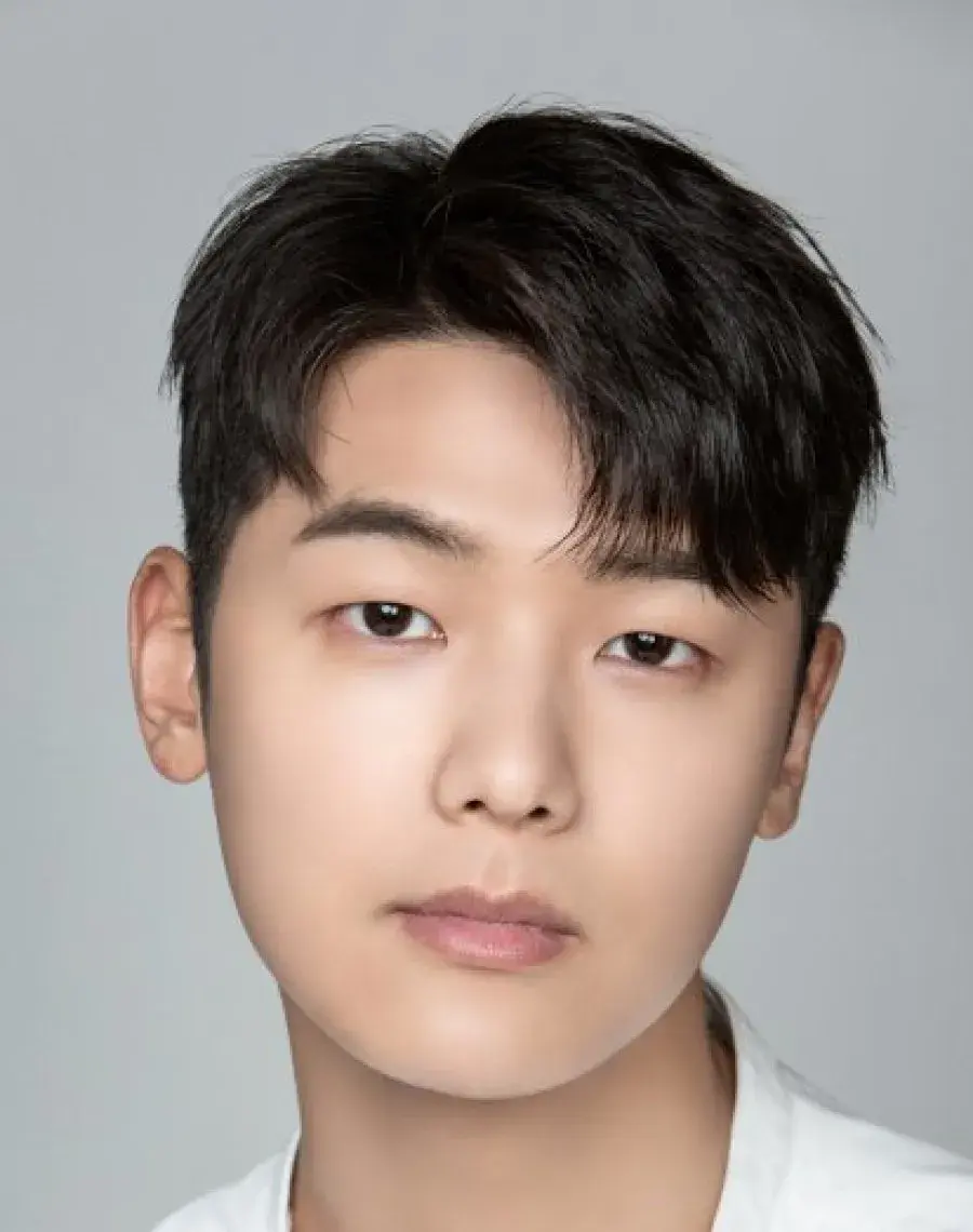 بیوگرافی Kang Min Hyuk