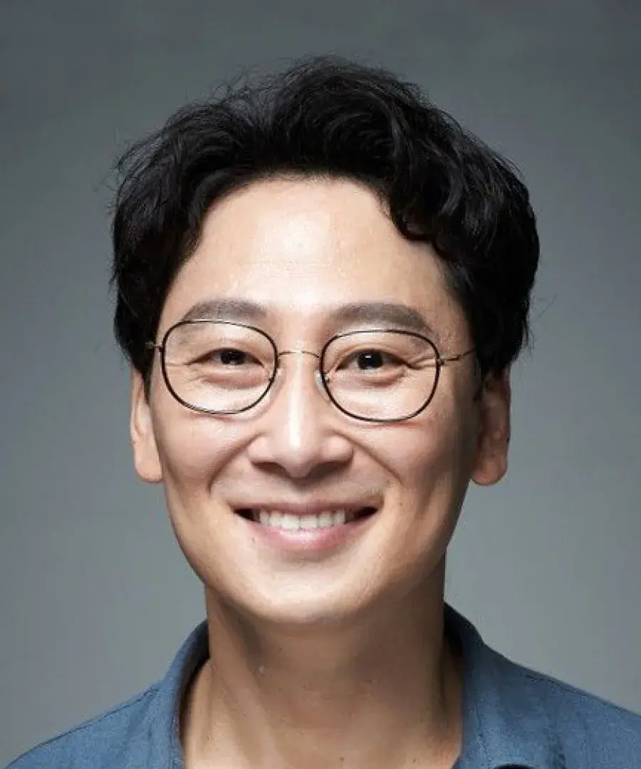 بیوگرافی Kim Dong Hyun