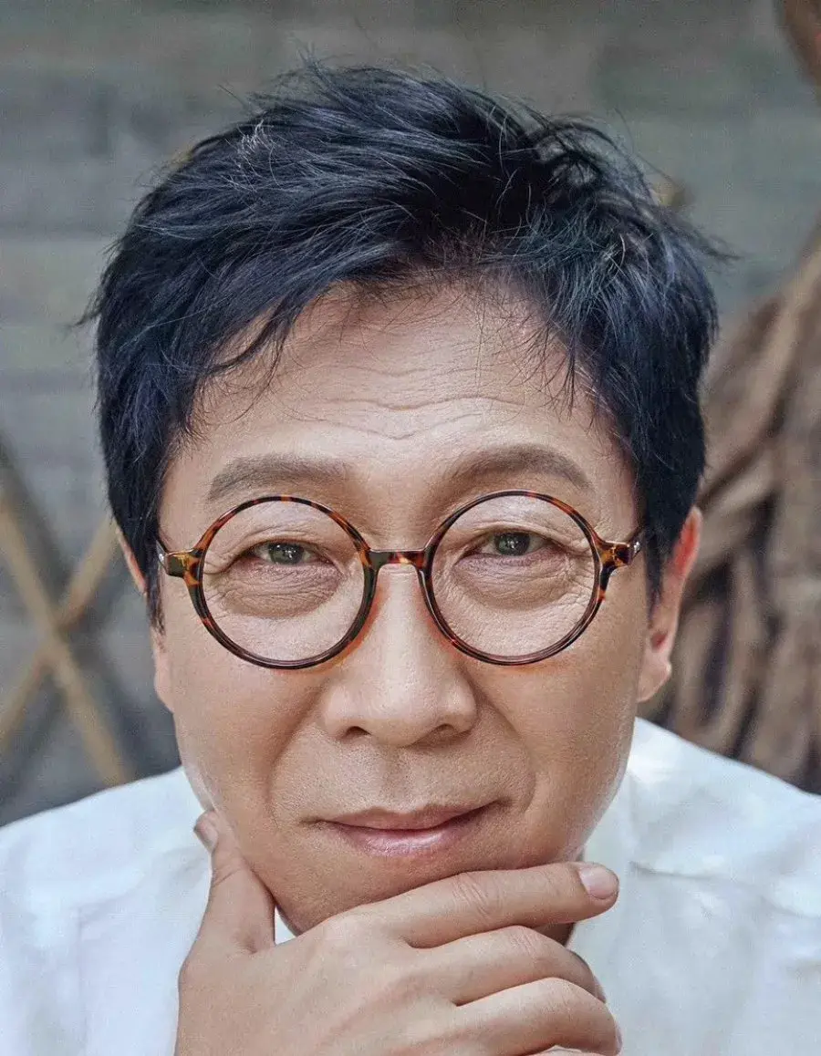 بیوگرافی  Tong