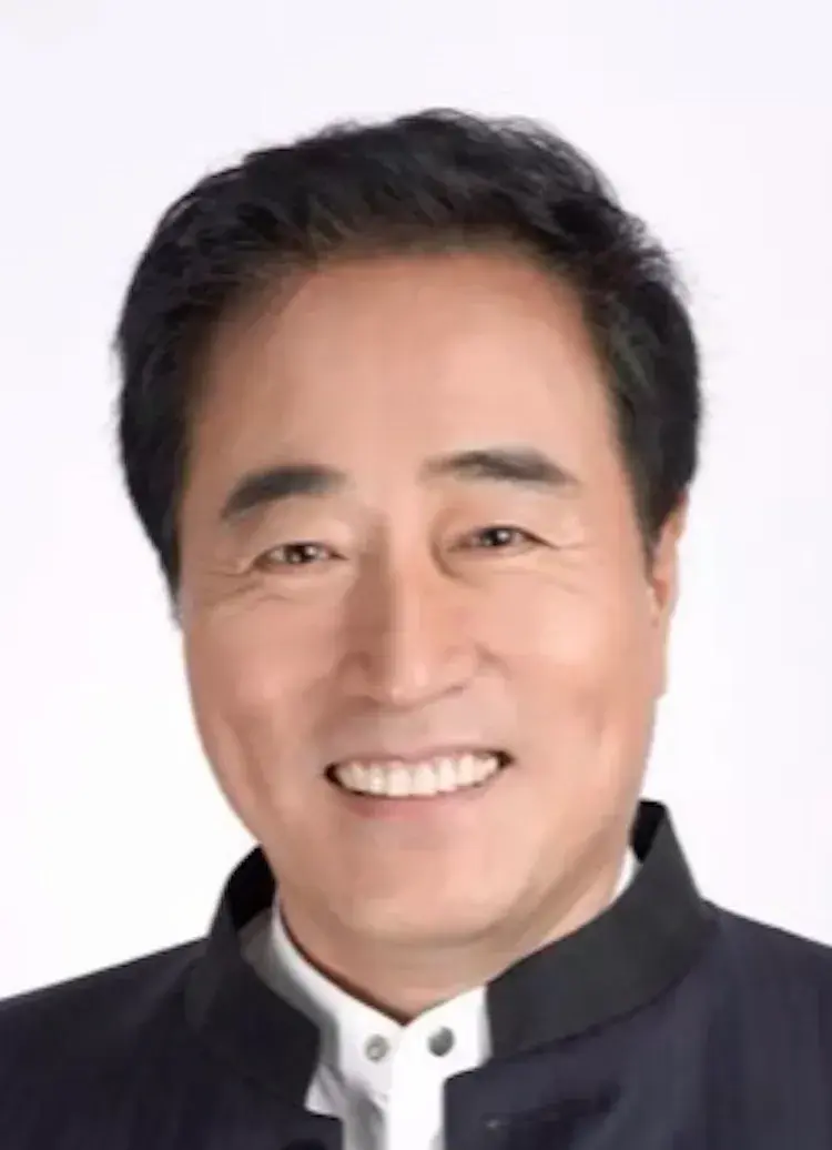 بیوگرافی Yang Li Xin