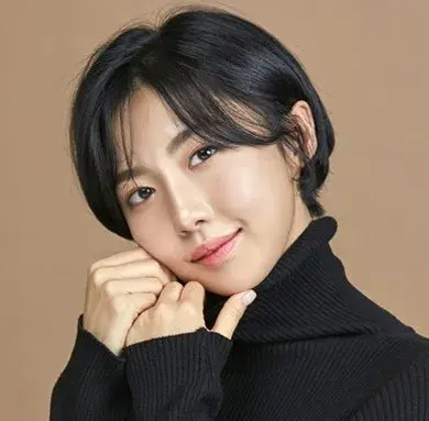 بیوگرافی Joo Hyun Young