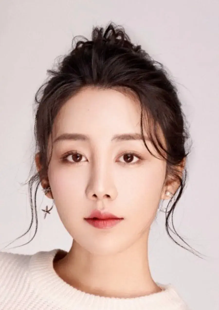 بیوگرافی Zhou Yi Dan