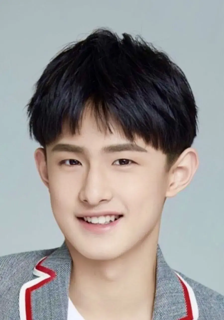 بیوگرافی Wang Yi Ming