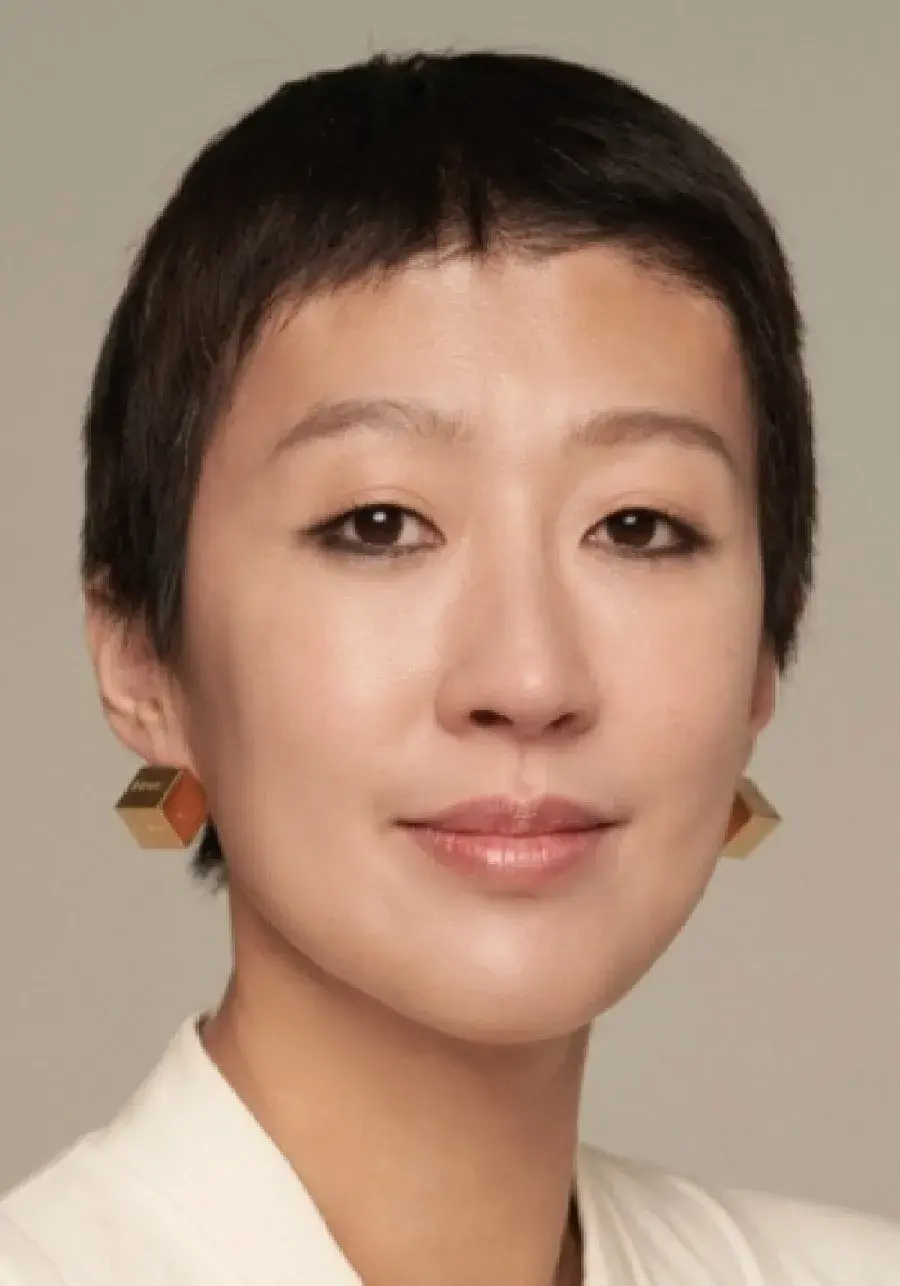 بیوگرافی Hong Jin Kyung