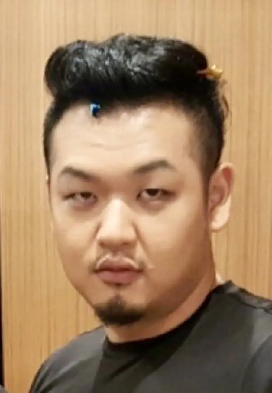 بیوگرافی Hwang Bo Jeong Il