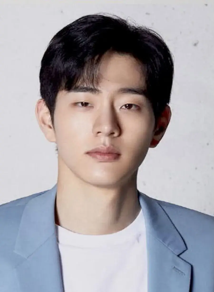 بیوگرافی Lee Seung Woo