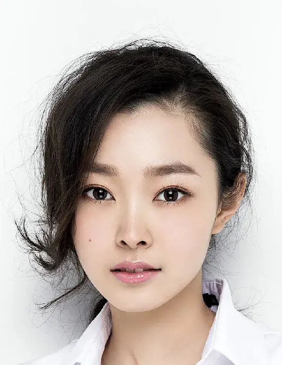 بیوگرافی Song Yi