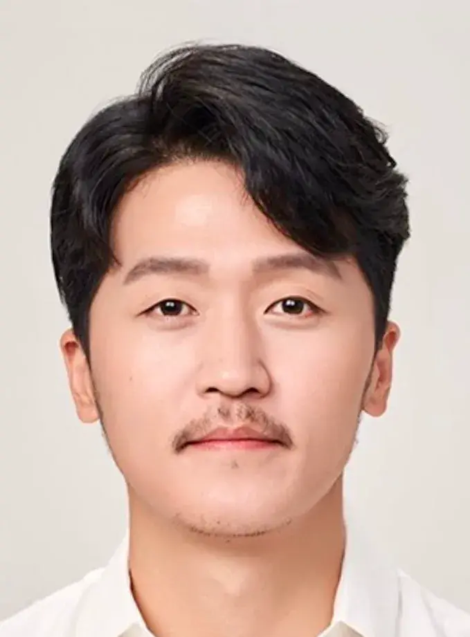 بیوگرافی Shim Yoon Bo