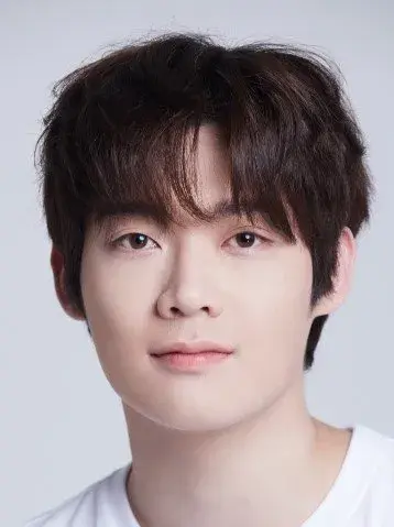 بیوگرافی Kim Yoon Shik