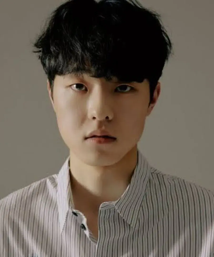 بیوگرافی Kim Dong Hwi