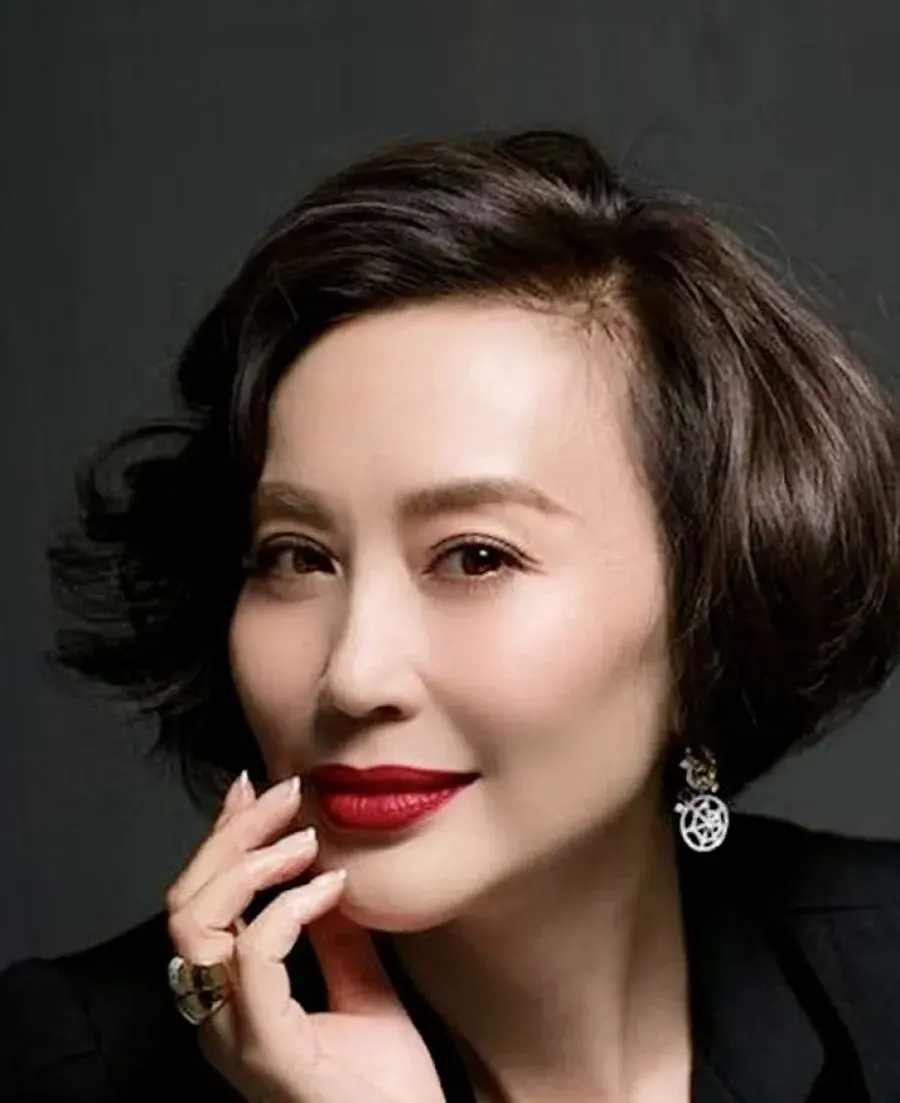 بیوگرافی Qiao Hong