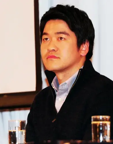 بیوگرافی Lee Dong Yoon
