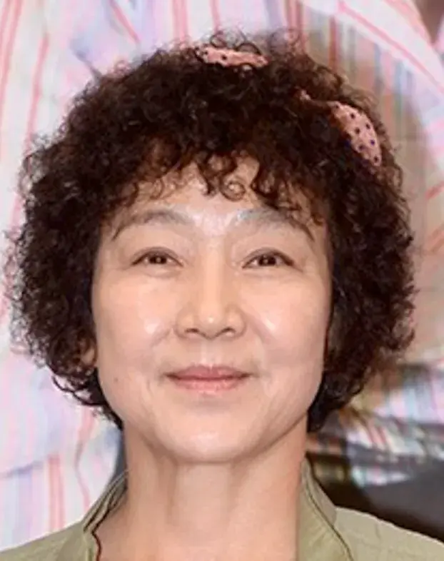 بیوگرافی Yun Woon Kyung