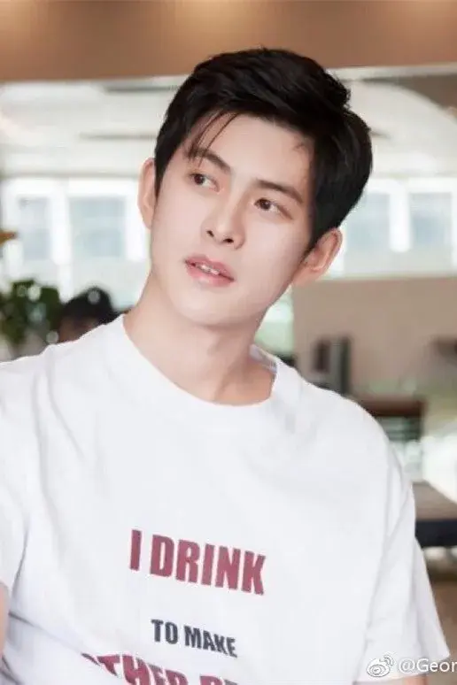 بیوگرافی Li Yi Zeng